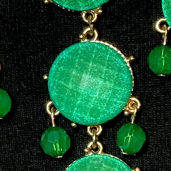 VINTAGE GREEN PRISM CUT BUBBLE NECKLACE ON GOLD COLORED CHAIN - Picture 2 of 5